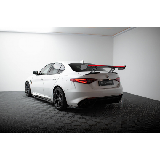 Maxton Design zadní křídlo s LED světlem pro Alfa Romeo Giulia Quadrifoglio, materiál pravý karbon