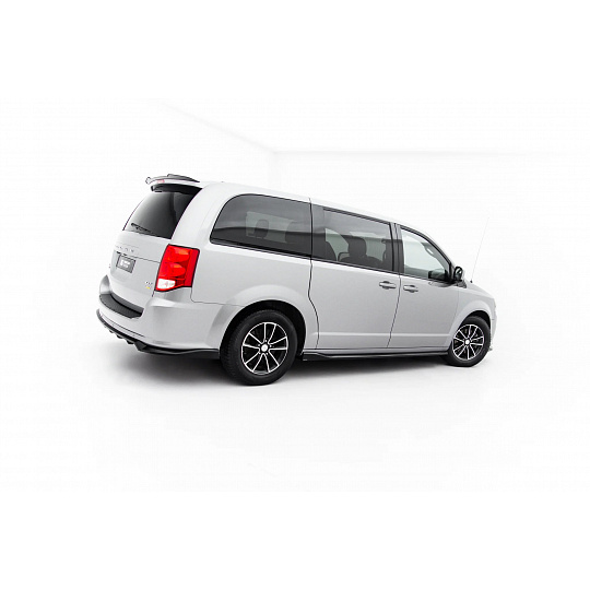 Maxton Design difuzory pod boční prahy pro Dodge Grand Caravan Mk5 Facelift, černý lesklý plast ABS Maxton Design difuzory pod boční prahy pro Dodge Grand Caravan Mk5 Facelift, černý lesklý plast ABS
