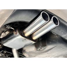 Fox Sportauspuff koncový tlumič výfuku s koncovkou 2x88x74 typ 32, bočně posunutý vývod pro Audi A4 B5 s motorem 1.8 T Fox Sportauspuff koncový tlumič výfuku s koncovkou 2x88x74 typ 32, bočně posunutý vývod pro Audi A4 B5 s motorem 1.8 T