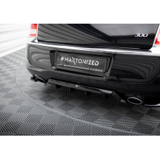 Maxton Design středový spoiler pod zadní nárazník s žebrováním pro Chrysler 300 Mk2, černý lesklý plast ABS