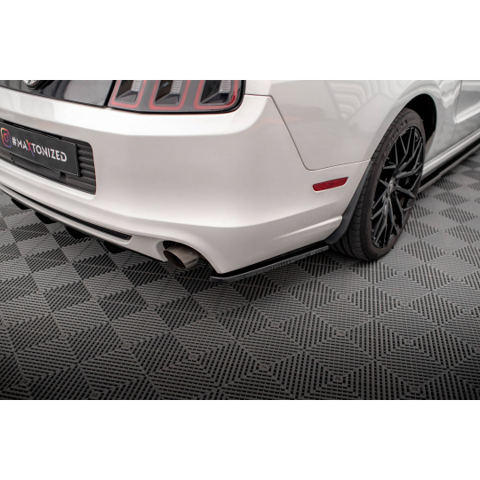 Maxton Design boční difuzory pod zadní nárazník pro Ford Mustang Mk5 Facelift, černý lesklý plast ABS