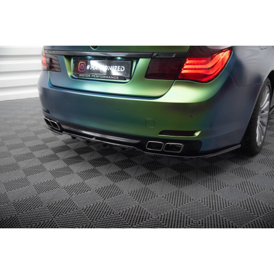 Maxton Design středový spoiler pod zadní nárazník s žebrováním pro BMW řada 7 F01 Standard, černý lesklý plast ABS
