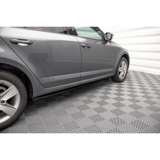 Maxton Design difuzory pod boční prahy pro Škoda Octavia Mk3 Facelift, černý lesklý plast ABS