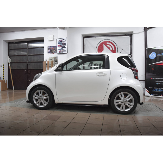 Maxton Design difuzory pod boční prahy pro Toyota IQ, černý lesklý plast ABS