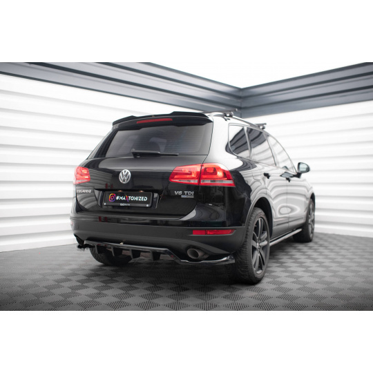 Maxton Design středový spoiler pod zadní nárazník s žebrováním pro Volkswagen Touareg Mk2, černý lesklý plast ABS