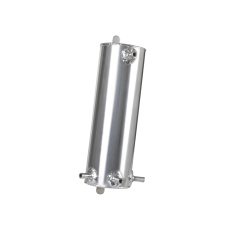 Hliníková vyrovnávací palivová nádrž (surge tank) 1 litr, napojení na výstupy: 4x hadice 9,5 mm Hliníková vyrovnávací palivová nádrž (surge tank) 1 litr, napojení na výstupy: 4x hadice 9,5 mm