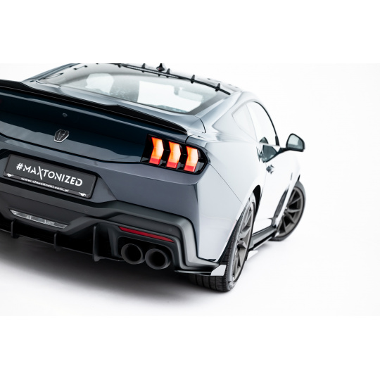 Maxton Design "Street Pro" boční difuzory pod zadní nárazník s křidélky pro Ford Mustang Mk7 Dark Horse, plast ABS bez povrchové úpravy, s červenou linkou