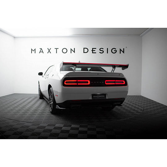 Maxton Design zadní křídlo s úzce rozkročenými držáky a LED světlem pro Dodge Challenger Mk3, pravý karbon Maxton Design zadní křídlo s úzce rozkročenými držáky a LED světlem pro Dodge Challenger Mk3, pravý karbon