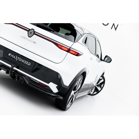 Maxton Design středový spoiler pod zadní nárazník s žebrováním pro Renault Megane E-Tech Electric Mk1, černý lesklý plast ABS