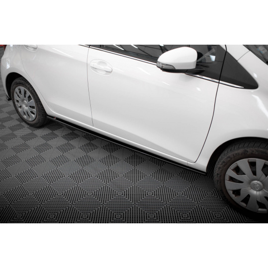 Maxton Design difuzory pod boční prahy pro Toyota Yaris Mk3 Facelift, černý lesklý plast ABS