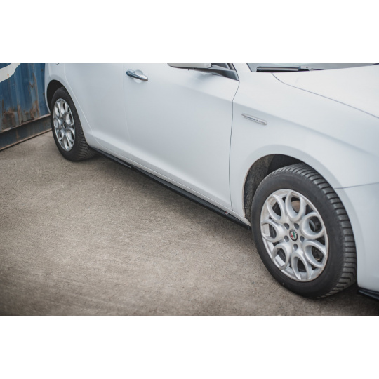 Maxton Design difuzory pod boční prahy pro Alfa Romeo Giulietta Facelift, černý lesklý plast ABS Maxton Design difuzory pod boční prahy pro Alfa Romeo Giulietta Facelift, černý lesklý plast ABS