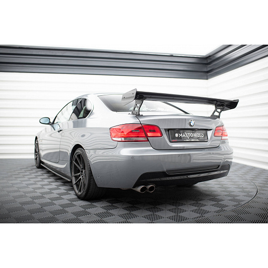 Maxton Design zadní křídlo s široce rozkročenými držáky pro BMW řada 3 E92, E92 Facelift, pravý karbon, Coupe, vč. M-Pack Maxton Design zadní křídlo s široce rozkročenými držáky pro BMW řada 3 E92, E92 Facelift, pravý karbon, Coupe, vč. M-Pack