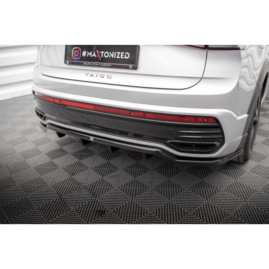 Maxton Design středový spoiler pod zadní nárazník s žebrováním pro Volkswagen Taigo Mk1 R-Line, černý lesklý plast ABS