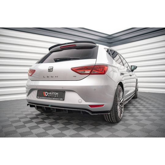 Maxton Design středový spoiler pod zadní nárazník s žebrováním pro Seat Leon Mk3, černý lesklý plast ABS