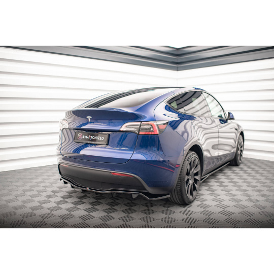Maxton Design středový spoiler pod zadní nárazník s žebrováním pro Tesla Model Y, černý lesklý plast ABS