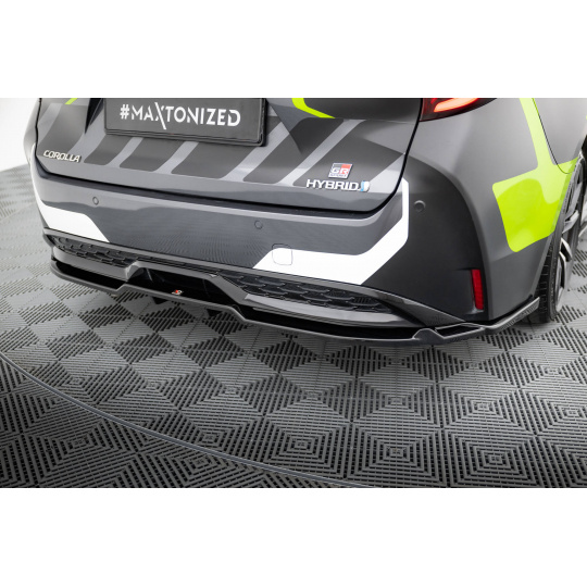 Maxton Design spoiler pod zadní nárazník s žebrováním pro Toyota Corolla XII GR Sports /Touring Sports, černý lesklý plast ABS