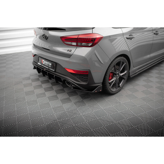Maxton Design boční difuzory pod zadní nárazník v.4 s křidélky pro Hyundai i30 N MK3 Facelift, černý lesklý plast ABS, Hatchback