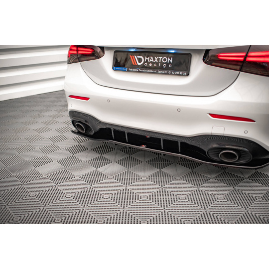 Maxton Design středový spoiler pod zadní nárazník s žebrováním v.1 pro Mercedes třída A W177 A35 AMG, černý lesklý plast ABS