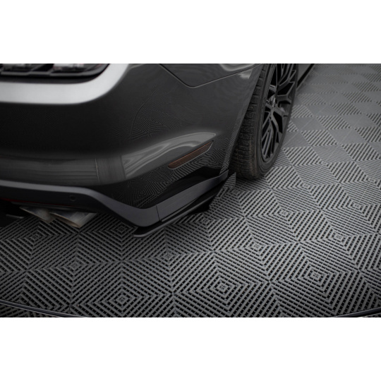 Maxton Design "Street Pro" boční difuzory pod zadní nárazník s křidélky pro Ford Mustang Mk6 GT, plast ABS bez povrchové úpravy, s červenou linkou