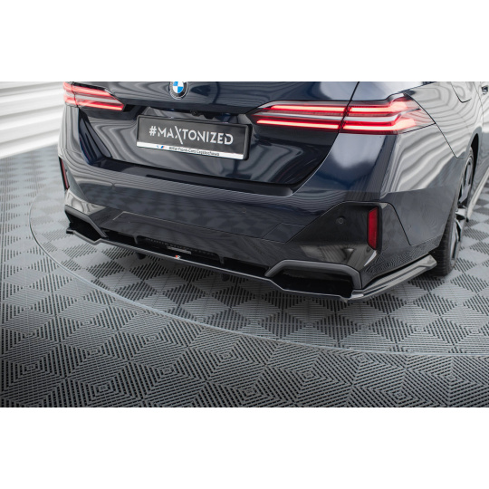 Maxton Design středový spoiler pod zadní nárazník s žebrováním v.1 pro BMW řada 5 G60 M-Pack, černý lesklý plast ABS