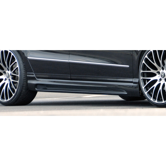 Rieger boční práh mont. strana pravá pro Volkswagen Passat 3C combi, sedan vč. faceliftu, r.v. 03/05-07/10, 08/10-, plast ABS s povrchovou úpravou Carbon-Look, s prolisem a výřezem