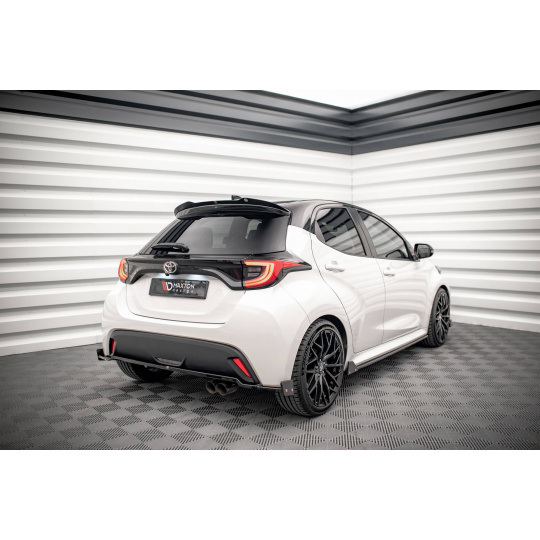 Maxton Design středový spoiler pod zadní nárazník s křidélky v.1 pro Toyota Yaris Mk4, černý lesklý plast ABS