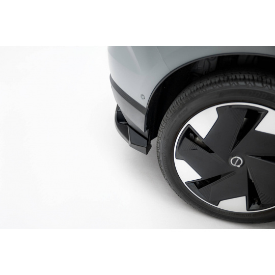 Maxton Design spoiler pod zadní nárazník s žebrováním pro Volvo EX30 Mk1, černý lesklý plast ABS