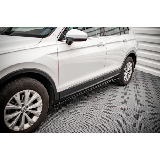 Maxton Design difuzory pod boční prahy pro Volkswagen Tiguan MK2 Standard, černý lesklý plast ABS