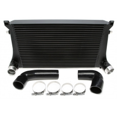 TA Technix černý intercooler kit Audi TT / TT Roadster (typ FV / 8S) 2.0 TFSI s větší tloušťkou chladiče