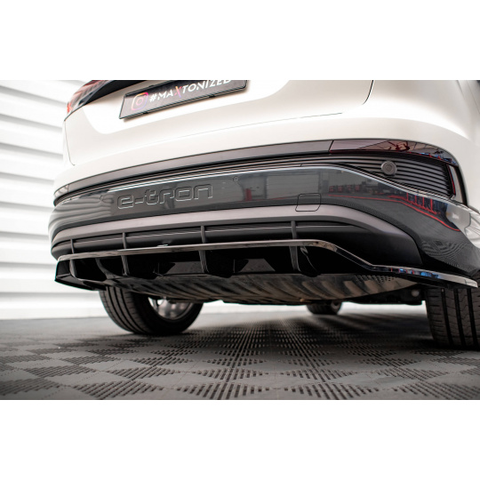 Maxton Design středový spoiler pod zadní nárazník s žebrováním pro Audi Q4 e-tron Mk1 Sportback, černý lesklý plast ABS
