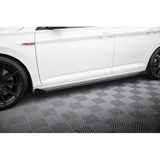 Maxton Design "Street Pro" difuzory pod boční prahy s křidélky pro Volkswagen Jetta Mk7 GLI, černý lesklý plast ABS, s černou a červenou linkou