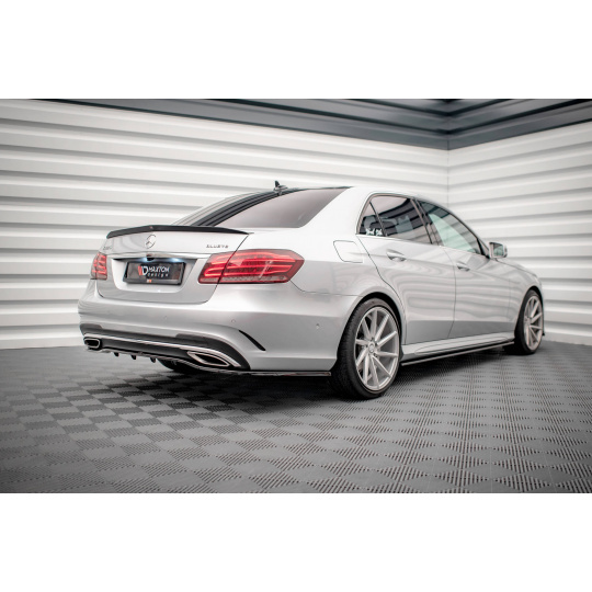 Maxton Design středový spoiler pod zadní nárazník s žebrováním pro Mercedes třída E W212 Facelift/AMG- Line/Sedan, černý lesklý plast ABS