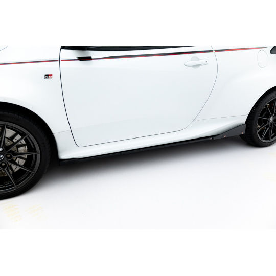 Maxton Design difuzory pod boční prahy s křidélky ver.2 pro Toyota GR Yaris Mk3, černý lesklý plast ABS