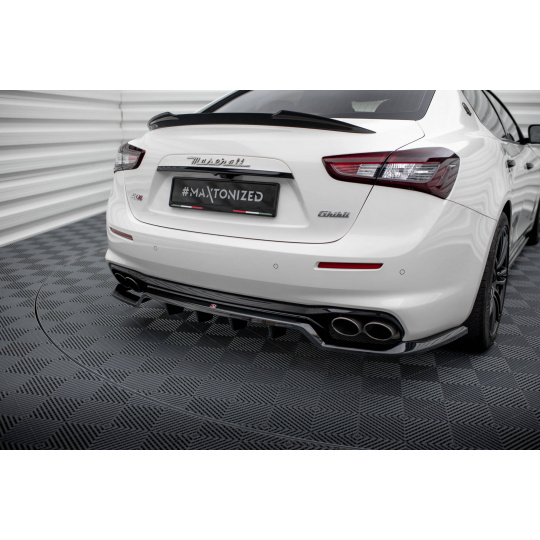Maxton Design středový spoiler pod zadní nárazník s žebrováním pro Maserati Ghibli Mk3 Facelift, černý lesklý plast ABS