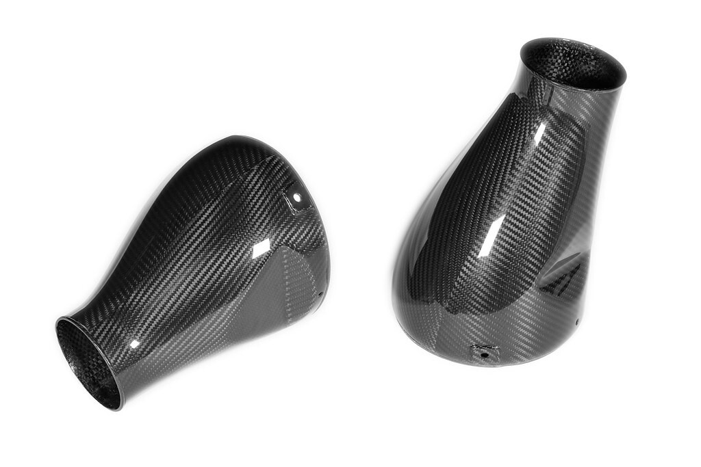 Karbonové vstupy vzduchu k airboxům Porsche 991 GT3 RS