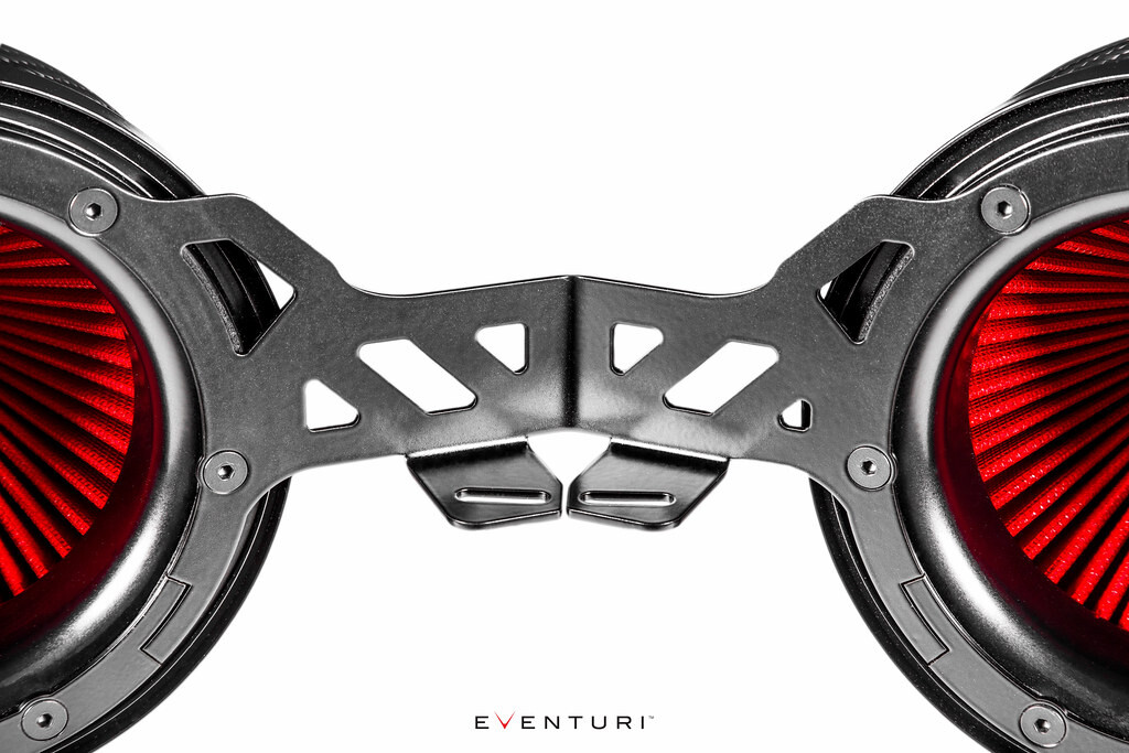 Laserem řezaný držák airboxů Eventuri pro Porsche 991 Turbo/Turbo S