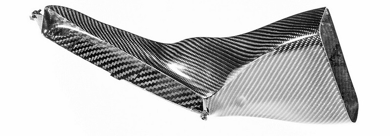 Sekundární vedení vzduchu Eventuri z masky chladiče Audi RS4/RS5 B9