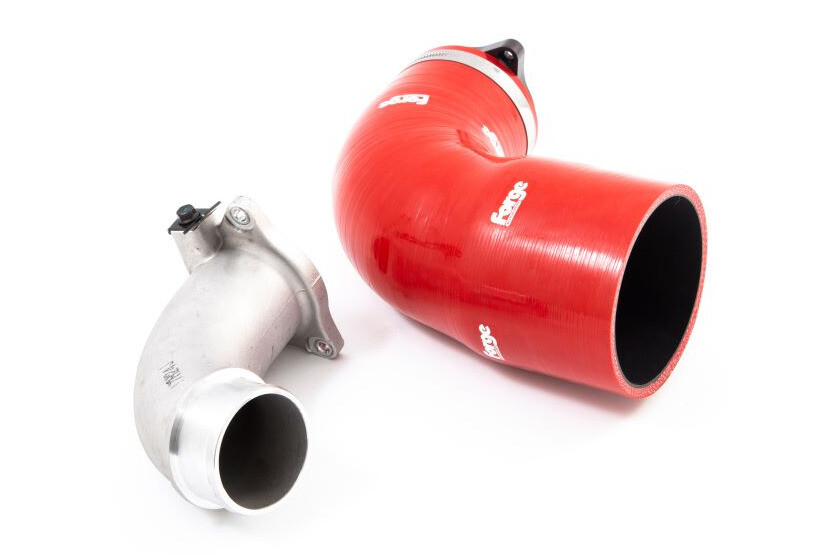 Porovnání originálního a zvětšeného vstupu do turba Forge Motorsport